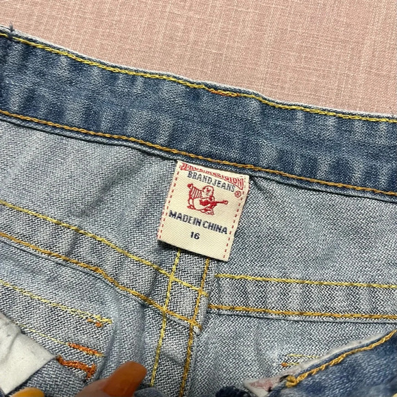 Vintage Y2k True Religion Billy Ripped Jean Shorts Teens size 16 women’s size 28 - Picture 3 of 7